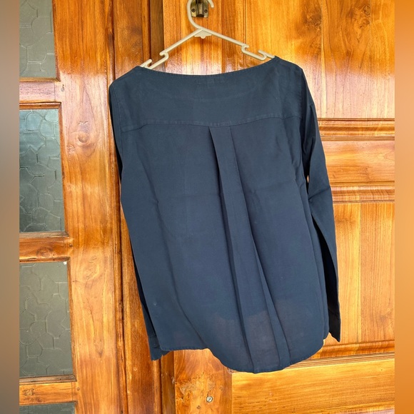 Uniqlo navy high low top. Used mildly. Size medium - Picture 5 of 6